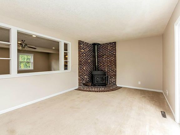 4th image of 1732 Evergreen Ct