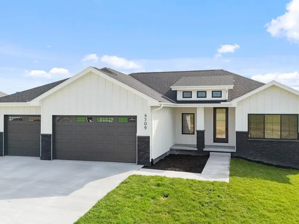 4509 N 213th St, Elkhorn, NE 68022