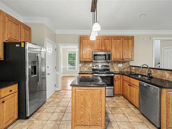 5th image of 461 Kingsmill Dr