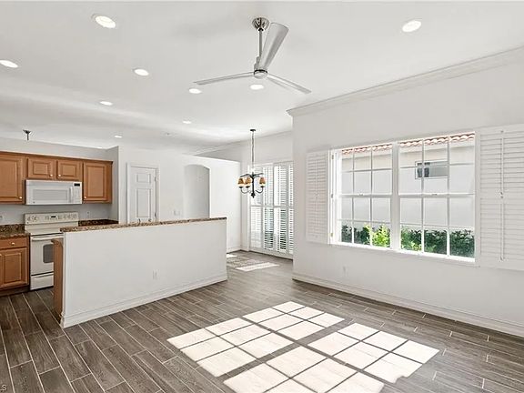 2nd image of 151 Vista Ln