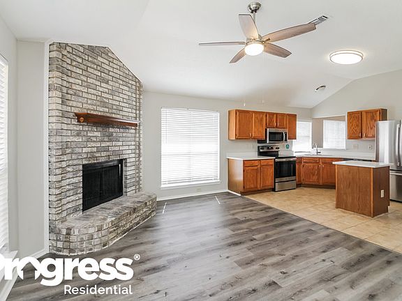4th image of 1221 Rosewood Ln