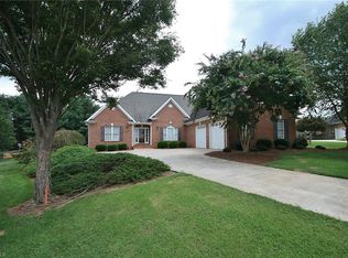 157 Suntree Dr, Advance, NC 27006