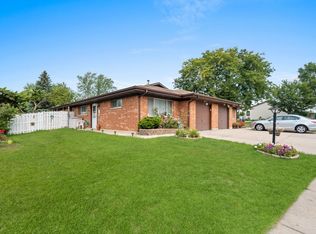 104 Virginia Ct, Streamwood, IL 60107