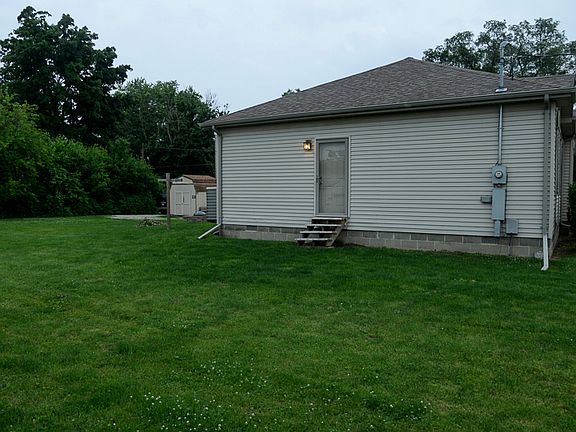 3rd image of 300 School St