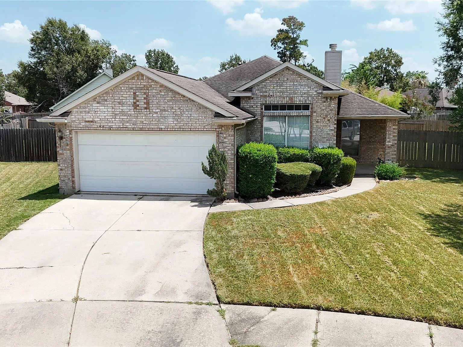3 bed, 2.0 bath, 1787 sqft, $2,000 — Photo 2