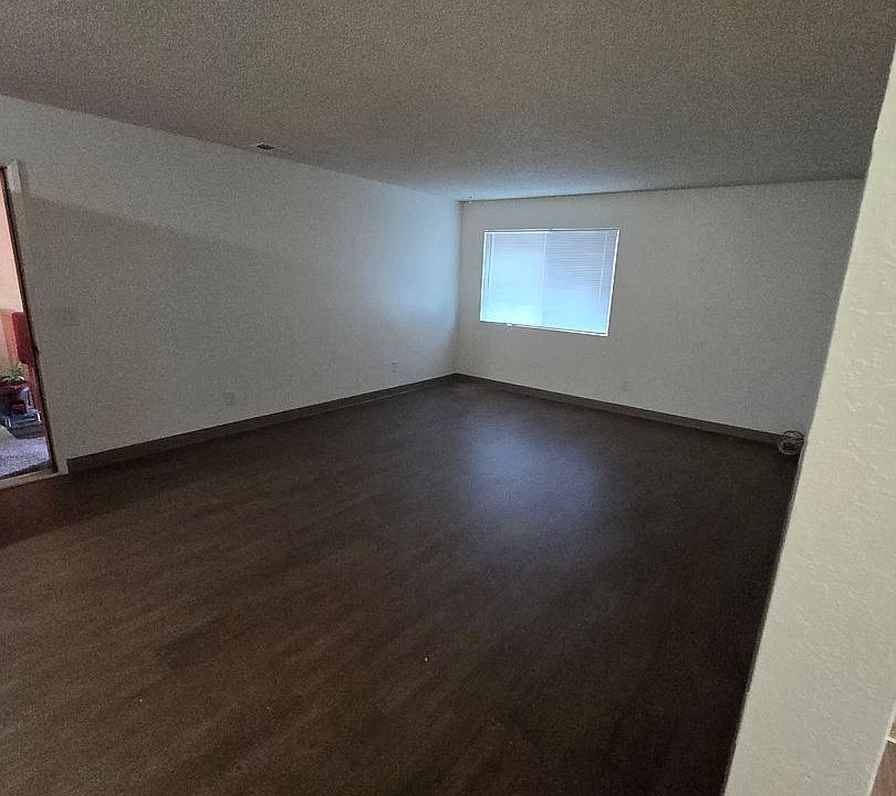 2nd image of 3412 Park St #A-d