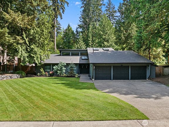 2nd image of 2404 Manorwood Drive SE