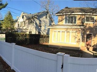 8 Washington Ct, Hempstead, NY 11550