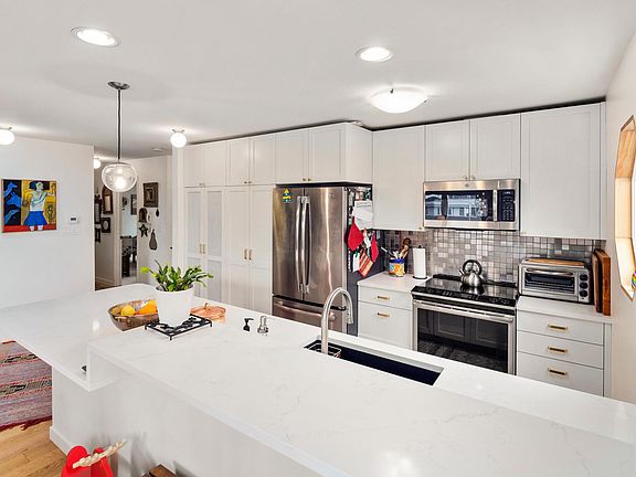 5th image of 215 14th Ave E APT 301