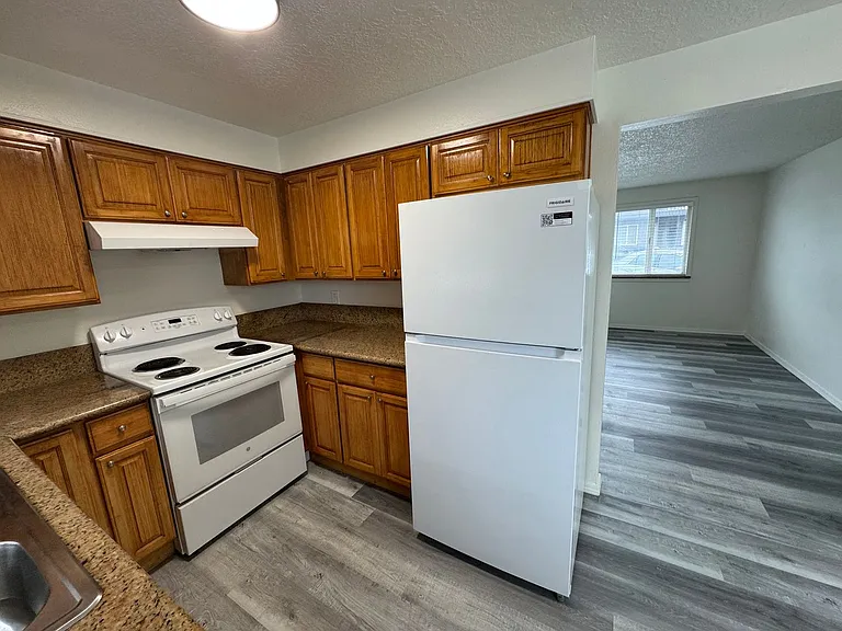 385 NW 6th St — Photo 15