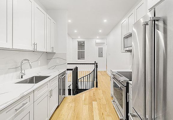3rd image of 820 Marcy Ave APT 1L