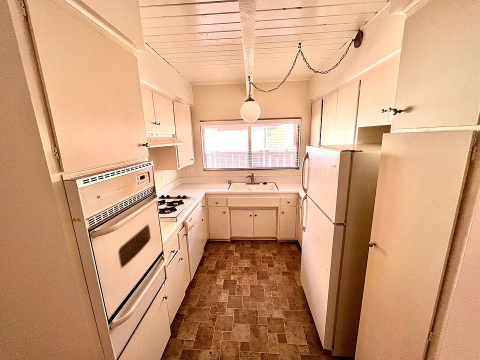 1st image of 12964 Moorpark St #4