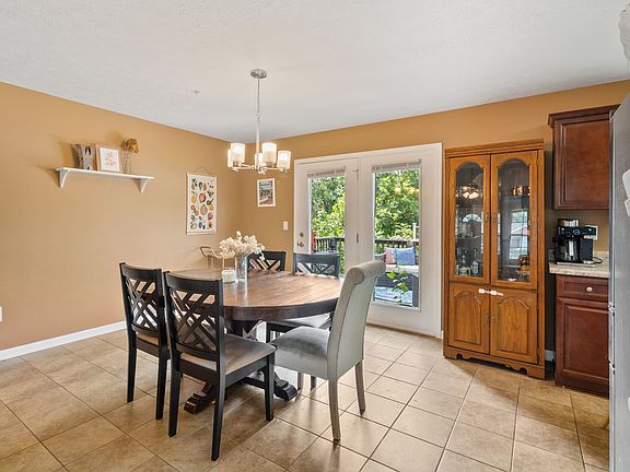 5th image of 100 General Oakley Dr