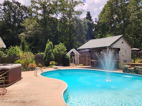 2nd image of 796 Oak Grove Rd