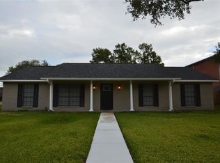 403 Hubert St, Webster, TX 77598