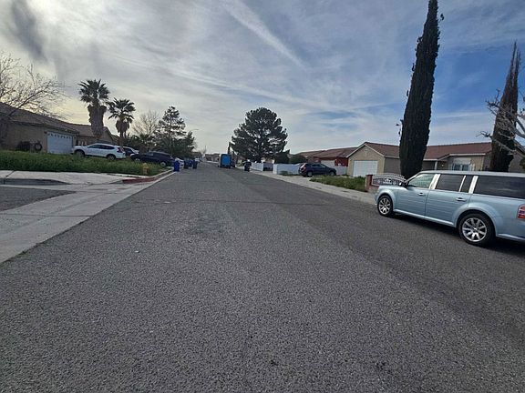 5th image of 10795 Wakefield St E