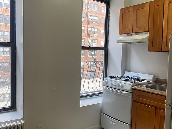 4th image of 244 E 79th St APT 3A