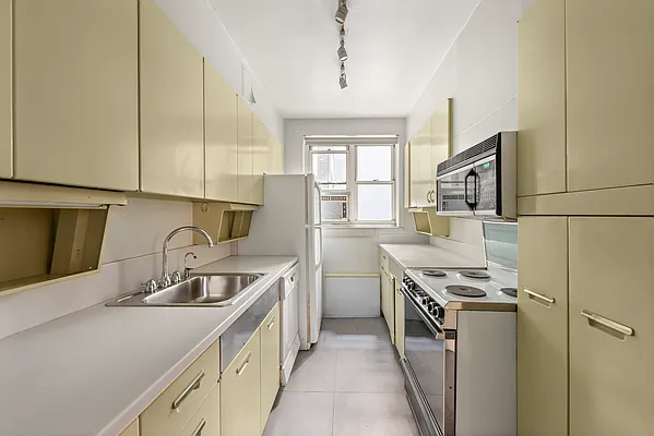 Sold by Corcoran | media 16