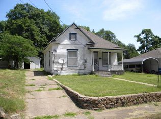 1031 Cedar St, Carthage, MO 64836