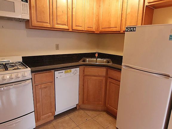 3rd image of 48 W 90th St #D3