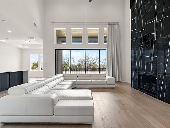 3rd image of 1161 Rochester Pl