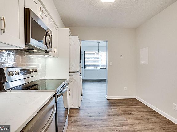 4th image of 3709 S George Mason Dr APT 1016