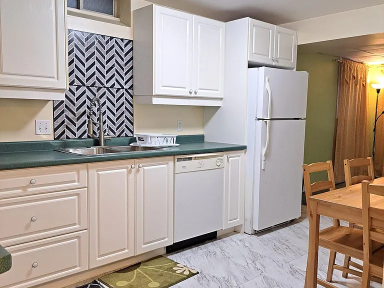 22 Townley Cres #BASEMENT — Photo 2