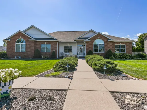 231 Sandstone Dr, Chatham, IL 62629