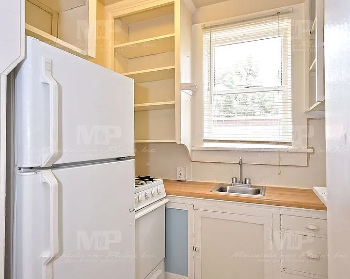 318 W Laurel St #B — Photo 1