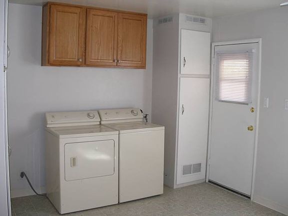 Washer & Dryer Included!