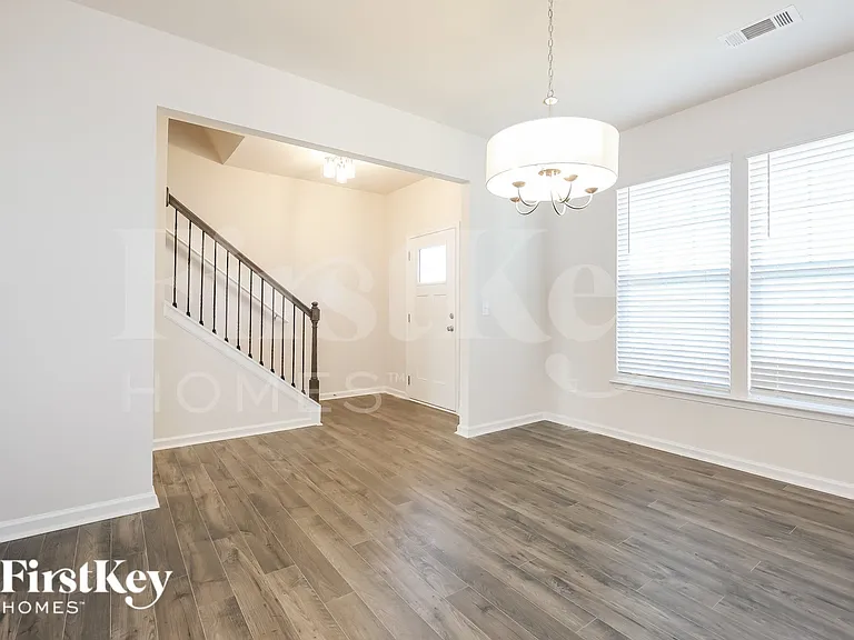 701 Birchcrest Way — Photo 5