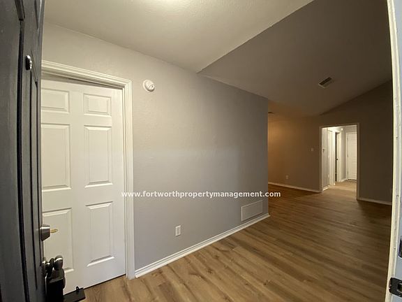 3rd image of 1127 Highland Dr