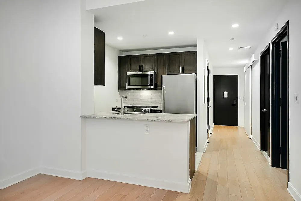 21 W End Ave — Photo 3