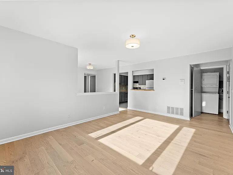 3226 Sayre Dr — Photo 3