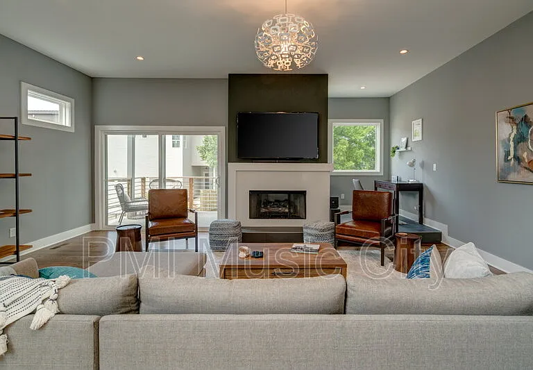 936 Southside Pl — Photo 10
