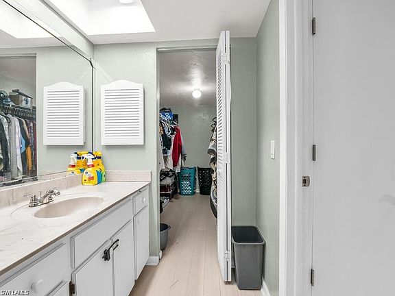 2nd image of 700 Valley Stream DR #101