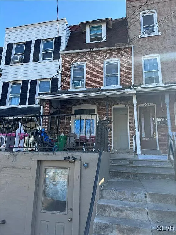 392 W Tilghman St photo 1
