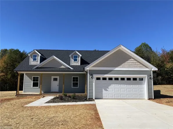 1148 Dudley St, Yadkinville, NC 27055