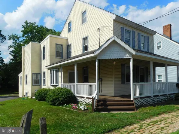 83 E 2nd St, Moorestown, NJ 08057