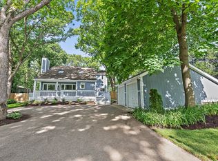 4017 Woods End Rd, Crystal Lake, IL 60012