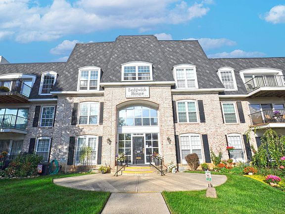 5th image of 820 Lincolnway Dr W #112