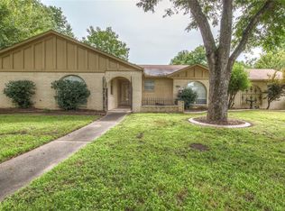 8017 S Peach Cir, Broken Arrow, OK 74011