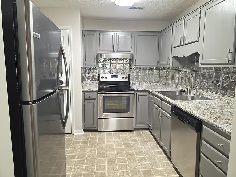 727 Shelby Dr — Photo 7