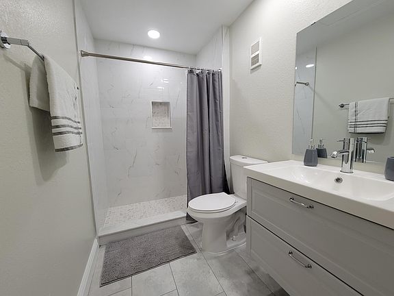 4th image of 7310 Westpointe Blvd #62