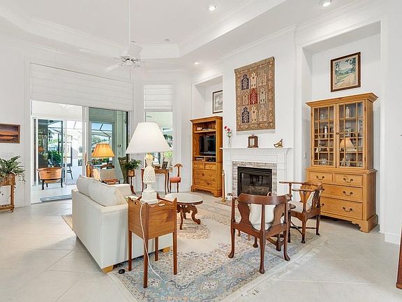 5th image of 210 Lakeview Way