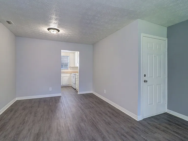 2x2 Dining Area