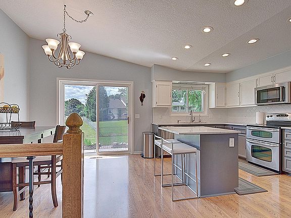 3rd image of 3817 Moccasin Ct