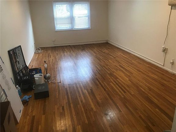 3rd image of 2625 Mill Ave Floor 1
