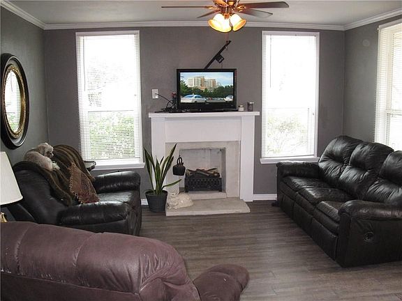 5th image of 130 E Drane Ave
