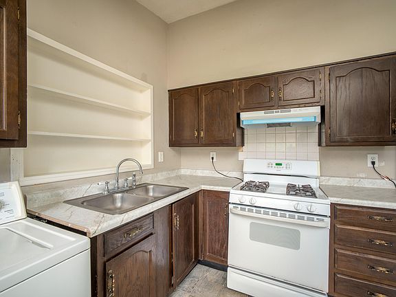 5th image of 23723 Reynolds Ave